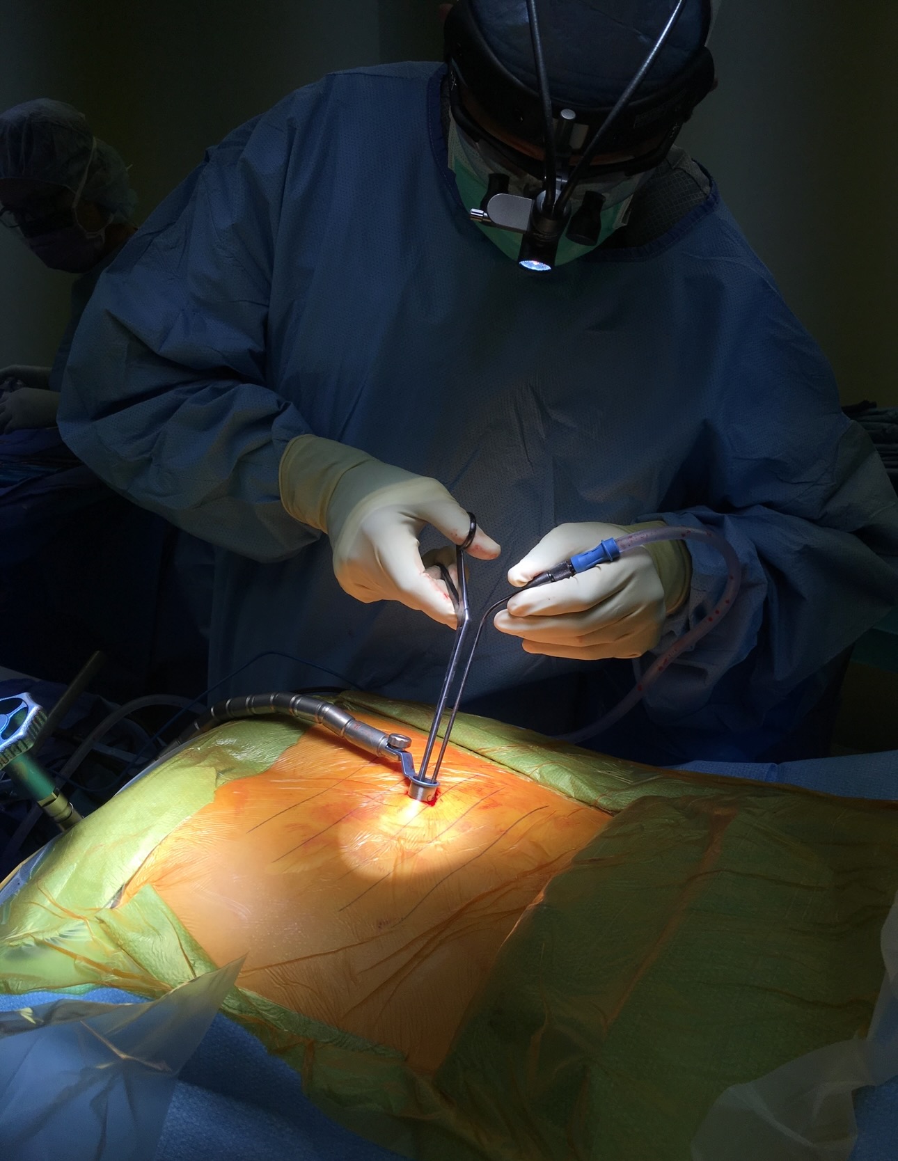 Dr. Jimenez performing minimally invasive spine surgery